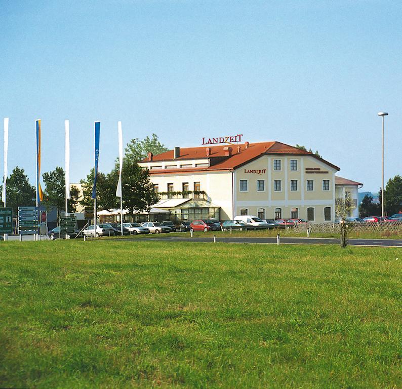 Landzeit Motor-Hotel St. Valentin Екстериор снимка